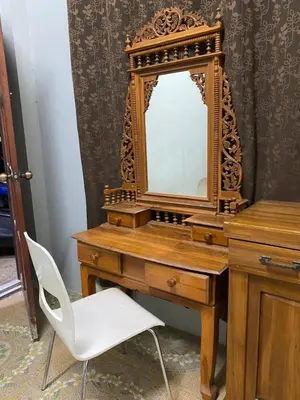a mirror sitting on top of a wooden desk at Кондо в райском уголке Равай in Rawai Beach