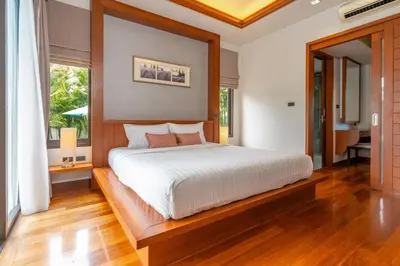 a bedroom with a large bed with a large window at Villa Autjima krabi /3BRD in Ban Khlong Haeng