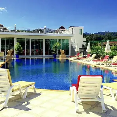 Stunning 4-BR House with Inviting Swimming Pool