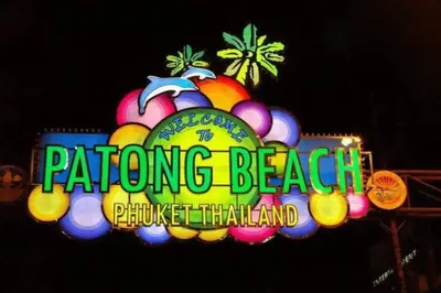 a neon sign for a parking beach at a carnival at Patong Villa1\u4e09\u5367\u6cf3\u6c60\u522b\u5885\u4e24\u4e2a\u6d77\u666f\u623f \u8fd1\u73ed\u8d5e\u6c5f\u897f\u51b7\u6d77\u6ee9\u4e2d\u6587\u7ba1\u5bb6 in Patong Beach