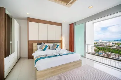 a bedroom with a bed and a large window at patong villa2：四卧泳池别墅/两个海景房/近班赞酒吧街 in Patong Beach