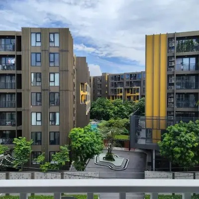 5 Floor - The Base Downtown Condominium next to Central Shopping Mall