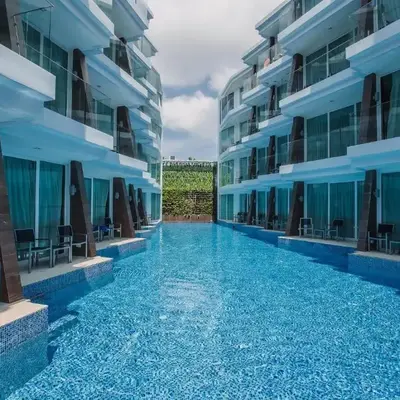 Maroon Studio at the beachfront
