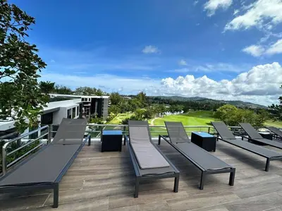 a group of chairs sitting on top of a roof at \u666e\u5409\u5c9bLaguna\u6d77\u6ee9\u8c6a\u534e\u5929\u9645\u6cf3\u6c60\u516c\u5bd3\uff0c\u5962\u534e\u4f53\u9a8c\u4e0e\u4f11\u95f2\u4e4b\u9009 in Phuket Town