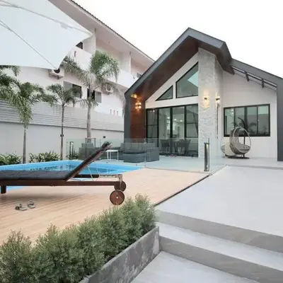 Stylish Pool Villa - 10 Minutes walk to the Beach