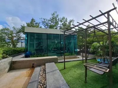 a glass house with a bench in a yard at Zcape1 boat avenue in Ban Thalat Choeng Thale