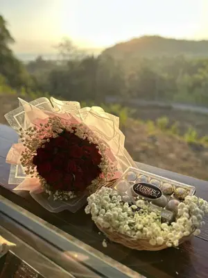 two bouquets of flowers on a table with a view at Baansuanpiyanan in Ban Bang Chak