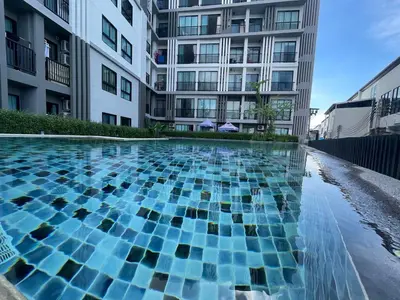 a swimming pool in front of a building at Zcape 4U in Ban Thalat Choeng Thale