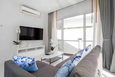 a living room with a couch and a tv at Modern Villa , 2-bedroom, Rawai in Ban Saiyuan (1)