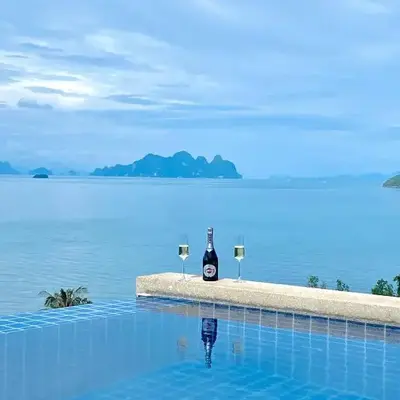 Stunning 5 bedrooms Villa with Panoramic Sea View