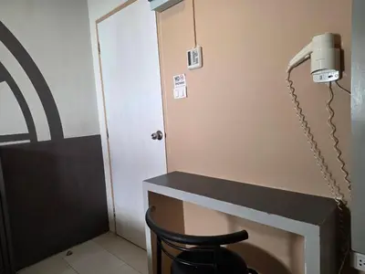 a room with a desk and a phone in a room at Terminal58hostel@town in Ban Lo Long