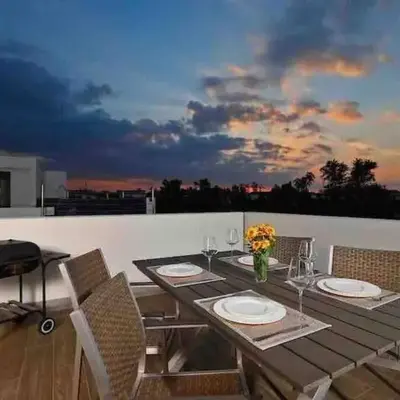 Big Lucky home in Laguna park