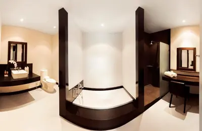 a bathroom with a tub and a toilet and a sink at Вилла с бассейном на Най Харн, 2 спальни G3 in Rawai Beach