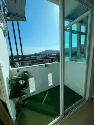a window in a building with a view of a city at Studio 1 Chambre lumineux avec vue à 180° in Ban Klang
