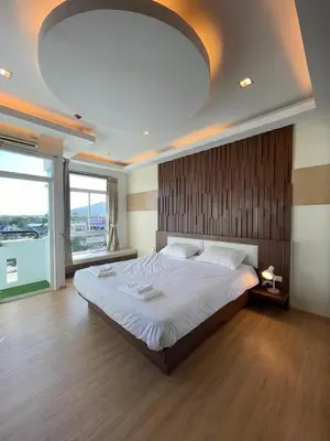 a bedroom with a large bed and a large window at Studio 1 Chambre lumineux avec vue à 180° in Ban Klang