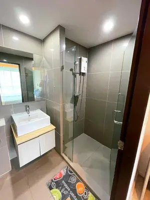 a bathroom with a glass shower and a sink at 中央公寓 1 bed & Twin beds in Ban Rangeng