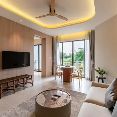 Stylish 1 Bedroom Apartment with Golf View