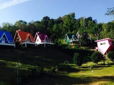 a group of houses on top of a hill at Kanda Hill Resort in Ban Na Sok