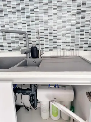 a sink in a kitchen with a sink at \u90a6\u6d9b\uff08bangtao)\u82b1\u56ed\u6cf3\u6c60\u522b\u58853\u5367 in Ban Pak Lak