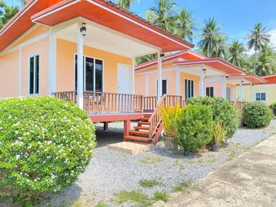 a house with a porch with a bench in front at Koh Yao unnrak Resort in Ban Lo Pla Lai (1)