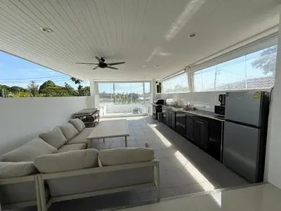 a living room with a couch and a kitchen at John’s pool villa Rawai in Ban Saiyuan (1)