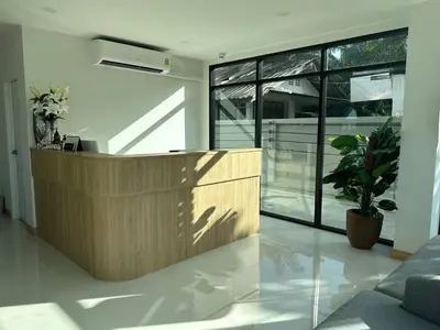 a lobby with a reception desk and a potted plant at BS KRABI HOTEL in Ban Khlong Haeng
