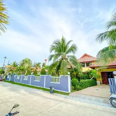 Garden & private pool house