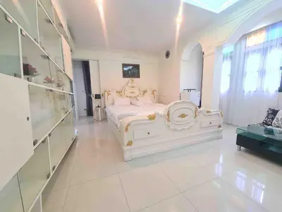 a large white bedroom with a white bed in a room at บ้านพัก น้ำตกกะทู้ in Ban Huai Luk (1)