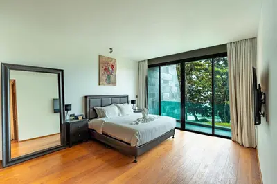 a bedroom with a bed and a large window at Eva Beach Villa\u62c9\u5a01\u4e09\u5367\u5168\u6d77\u666f\u522b\u5885 in Ban Saiyuan (1)