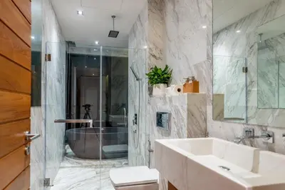 a bathroom with a large sink and a tub at Eva Beach Villa\u62c9\u5a01\u4e09\u5367\u5168\u6d77\u666f\u522b\u5885 in Ban Saiyuan (1)
