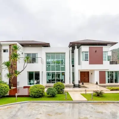 Kyerra 88-16 An exquisite mansion with eclectic interiors