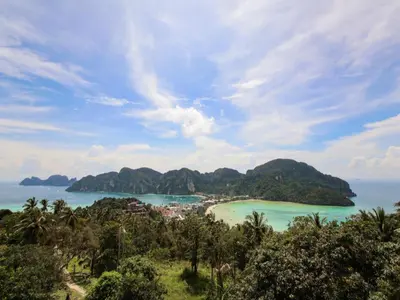a view of a tropical island in the ocean at OYO 1103 Pirates House Hotel in Phi Phi Don