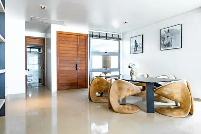 a dining room with a table and some chairs at Eva8\u4e09\u5367\u6d77\u666f\u6cf3\u6c60\u522b\u5885\u4e34\u6d77\u522b\u5885 in Rawai Beach