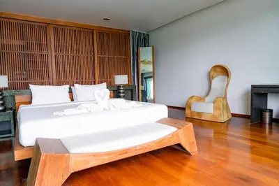 a bedroom with a large white bed and a chair at Eva8\u4e09\u5367\u6d77\u666f\u6cf3\u6c60\u522b\u5885\u4e34\u6d77\u522b\u5885 in Rawai Beach