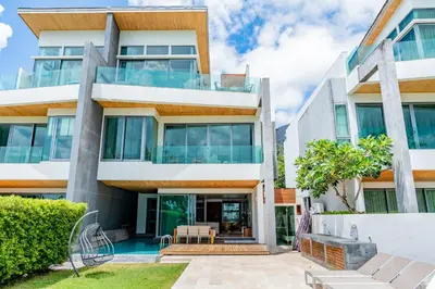 an exterior view of a building with a patio at Eva8\u4e09\u5367\u6d77\u666f\u6cf3\u6c60\u522b\u5885\u4e34\u6d77\u522b\u5885 in Rawai Beach