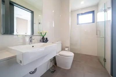 a white bathroom with a sink and a toilet at \u666e\u5409\u5c9b\u6700\u8457\u540d\u7684Laguna\u62c9\u53e4\u5a1c \u4e94\u5367\u5ba4\u79c1\u4eba\u6cf3\u6c60\u522b\u5885 \u5bbd\u655e\u8212\u9002 in Phuket Town
