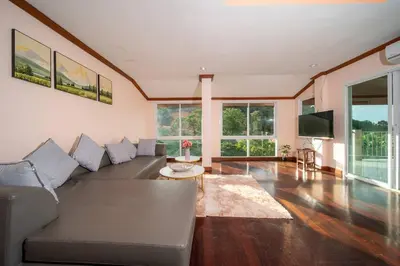 Gallery image of 3 plus 1BR Ocean Breeze Villa 'Brad House Patong' in Patong Beach
