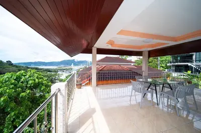 Gallery image of 3 plus 1BR Ocean Breeze Villa 'Brad House Patong' in Patong Beach