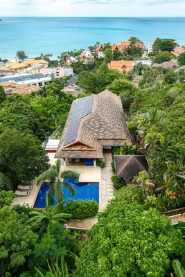 an aerial view of a house with a swimming pool at \u82ad\u4e1c\u65e5\u6708\u53cc\u6d77\u666f\u522b\u5885 in Patong Beach