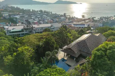 an aerial view of a city with a house at \u82ad\u4e1c\u65e5\u6708\u53cc\u6d77\u666f\u522b\u5885 in Patong Beach