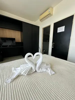 two swans making a heart on a bed at Chill-long inn in Ban Klang