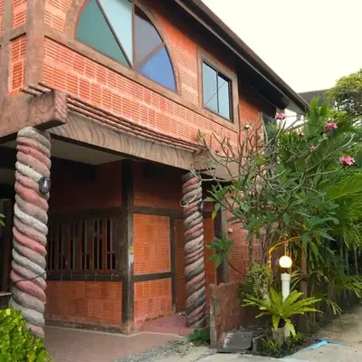 Kamala beach house 100m to the beach
