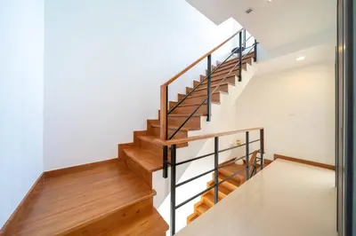 a staircase with wood and metal railings in a house at \u9038\u6d77\u306e\u5922 Laguna\u4e09\u5367\u5ba4\u79c1\u4eba\u6cf3\u6c60\u522b\u5885 in Ban Phru Champa
