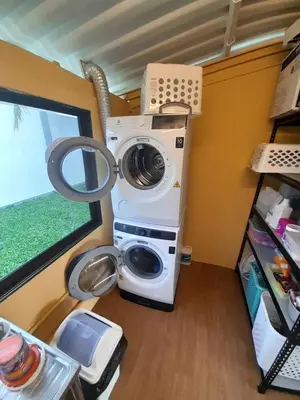 a washing machine in a small room with a window at 2,5 Zimmerwohnung mit Pool und Pavillon in Rawai Beach