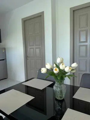 a vase of white flowers sitting on a table at Вилла 2 санузла, 2 спальни in Ban Suan