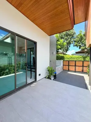 a porch of a house with glass doors and a patio at Вилла 2 санузла, 2 спальни in Ban Suan