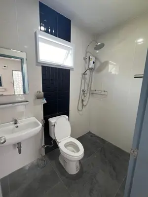 a bathroom with a toilet and a sink at Nub-Nueng place นับหนึ่ง เพลส in Ban Bo Han
