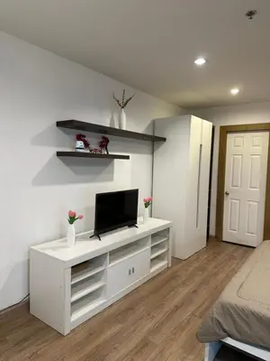 a living room with a tv on a white cabinet at Phuket'in Merkezinde Havuzlu ve Lüks Rezidans in Phuket Town