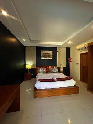 a bedroom with a large bed in a room at 4Bedroom Villa with Private Pool in Ban Klang