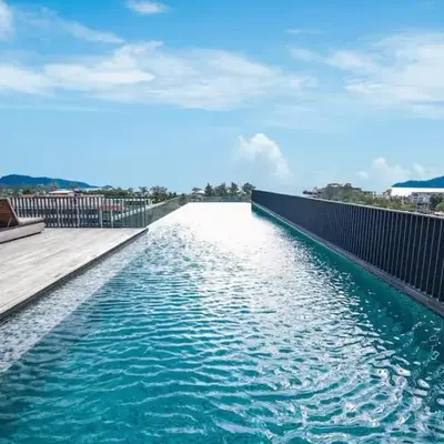 Patong rooftop Pool luxury Condo with Bathtub and sofa bed big balcony